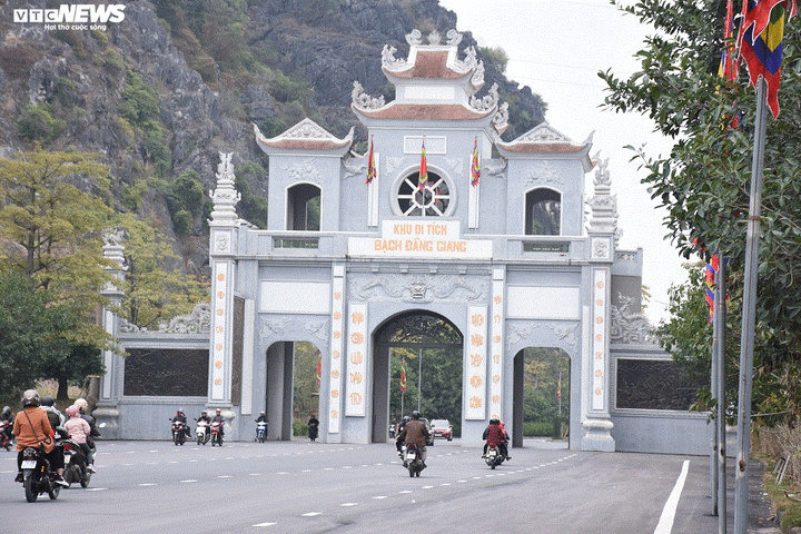 Khu di tích 'ba không' thu hút hàng nghìn du khách đến chiêm bái ngày đầu năm - 1