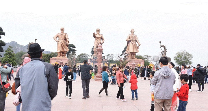Khu di tích 'ba không' thu hút hàng nghìn du khách đến chiêm bái ngày đầu năm - 11