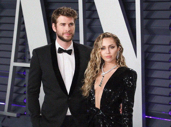 Miley Cyrus hoàn tất thủ tục ly hôn sau 10 năm gắn bó với Liam Hemsworth - 1