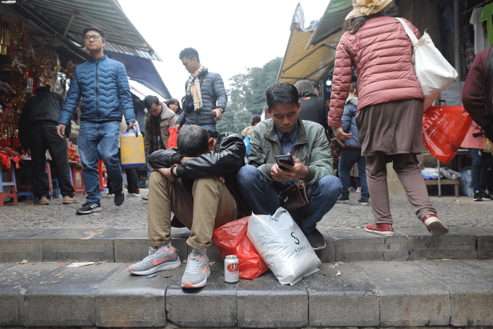 Nam thanh nữ tú chen nhau đến phờ phạc trong ngày khai hội chùa Hương - 7