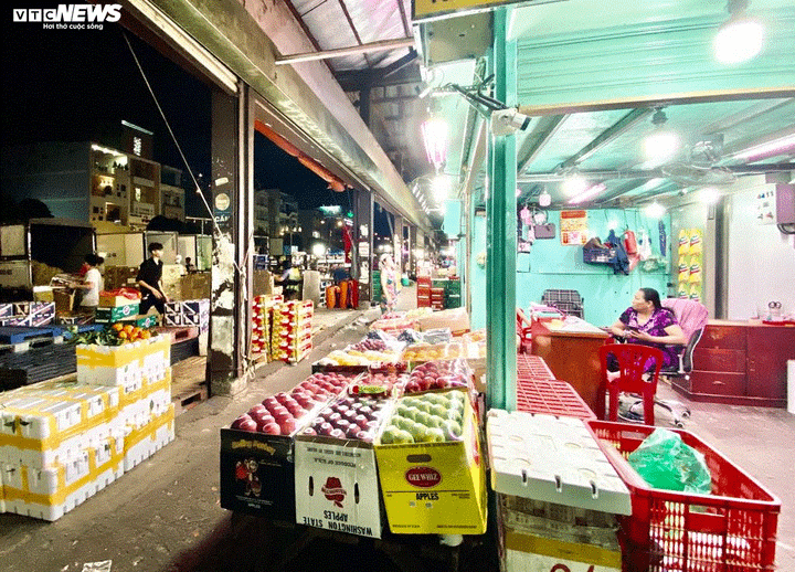Cửa khẩu ngừng thông quan do virus corona, chợ đầu mối nông sản lớn nhất TP.HCM 'đói' hàng - 3