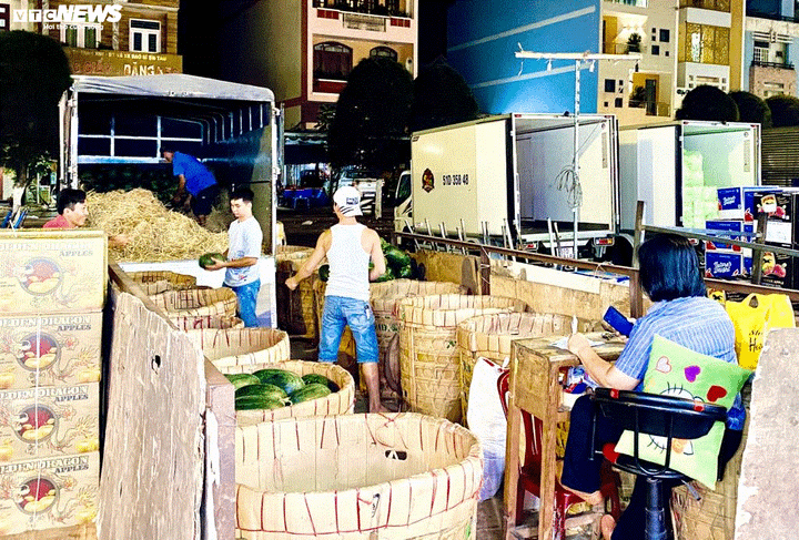 Cửa khẩu ngừng thông quan do virus corona, chợ đầu mối nông sản lớn nhất TP.HCM 'đói' hàng - 2