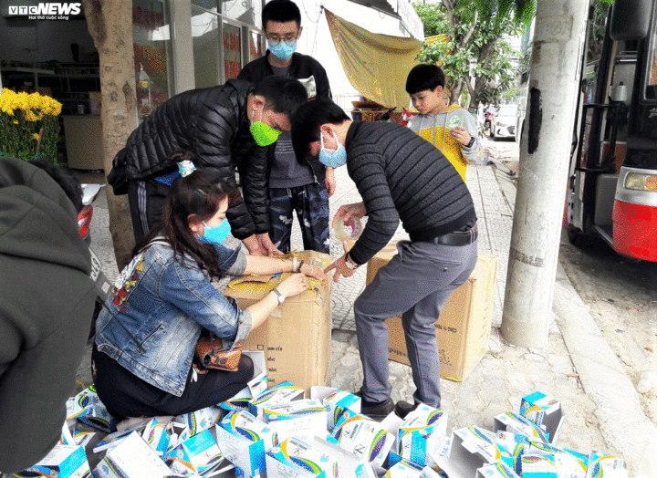 Đà Nẵng ‘cháy’ hàng khẩu trang y tế - 7