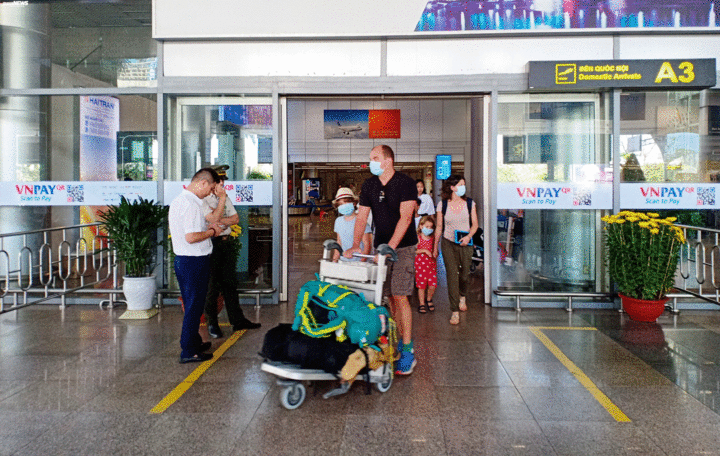 Đà Nẵng ‘cháy’ hàng khẩu trang y tế - 6