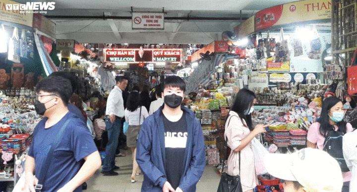 Đà Nẵng ‘cháy’ hàng khẩu trang y tế - 3