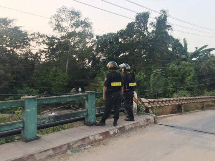 Ảnh: Bất chấp nguy hiểm, dân quay phim cảnh vây bắt nghi can bắn chết 4 người ở Củ Chi - 11