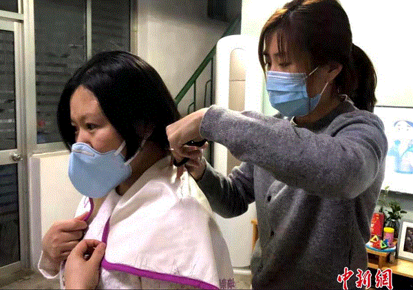 Những khoảnh khắc đầy xúc động của các y bác sĩ từ vùng tâm dịch corona - 3