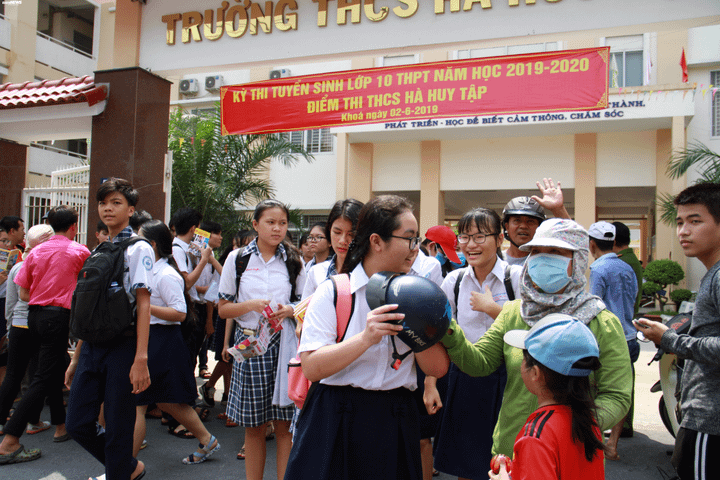 Học sinh nghi nhiễm virus corona phải nghỉ học để theo dõi - 1