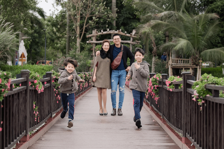 MC Đan Lê hạnh phúc cùng chồng con tham gia lễ hội xuân - 3