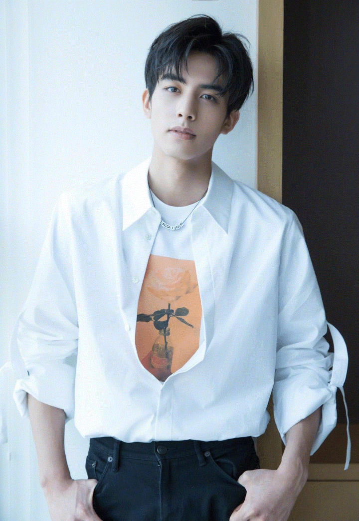 Tống Uy Long - mỹ nam 9X đời cuối đang gây sốt nhờ 'Trạm kế tiếp là hạnh phúc' - 8