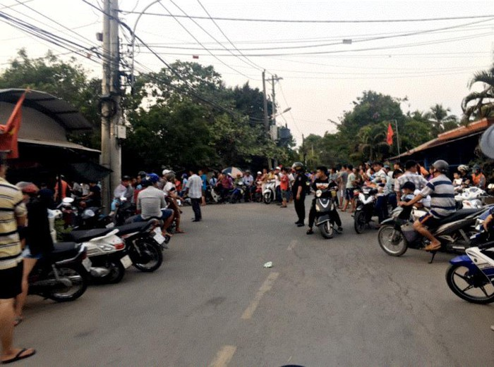 Nô nức xem truy bắt nghi phạm giết người hàng loạt: Nói dân trí thấp thì nhảy dựng lên - 1