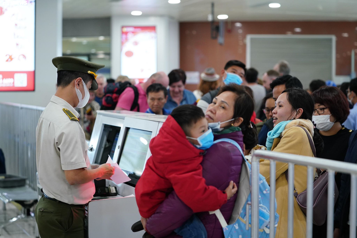 Cận cảnh khu kiểm soát, cách ly phòng chống virus corona tại sân bay Nội Bài - 10