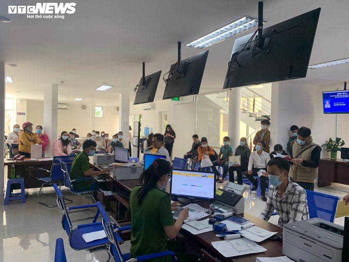 Người Đà Nẵng, Đắk Lắk phát khẩu trang miễn phí phòng virus corona - 6