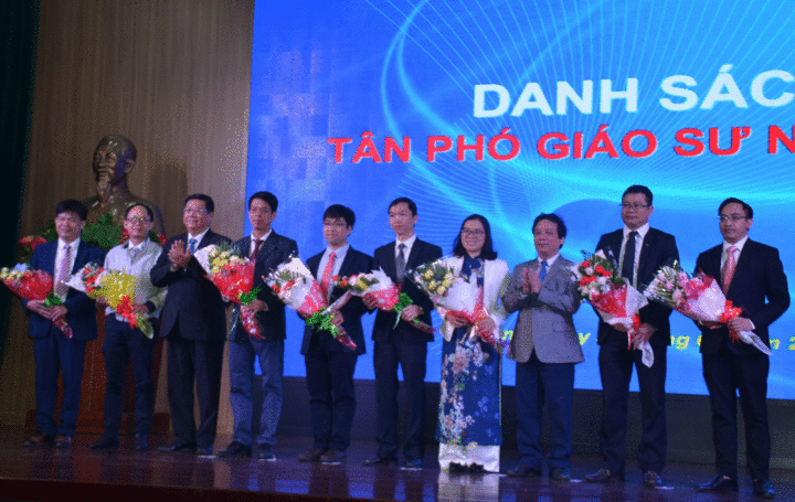 Đại học Đà Nẵng vinh danh 91 tân phó giáo sư và tiến sĩ - 1