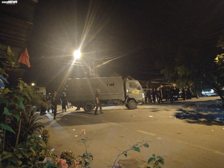 Hàng trăm cảnh sát trắng đêm truy bắt, nghi can bắn chết 4 người vẫn đang lẩn trốn - 2