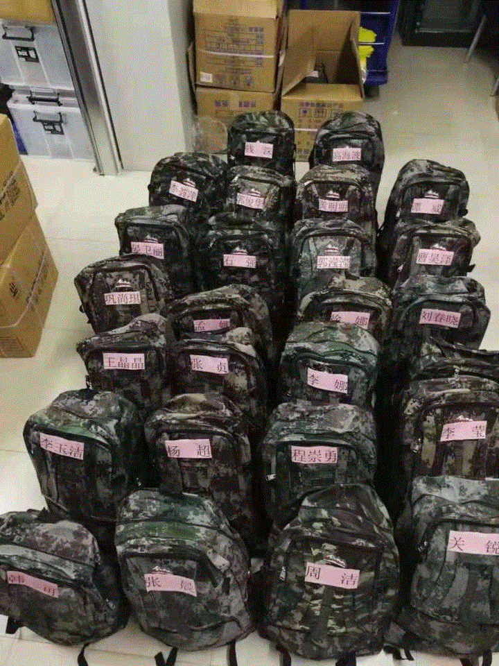 Chồng khóc nức nở tiễn vợ tình nguyện tới vùng tâm dịch corona Vũ Hán - 1