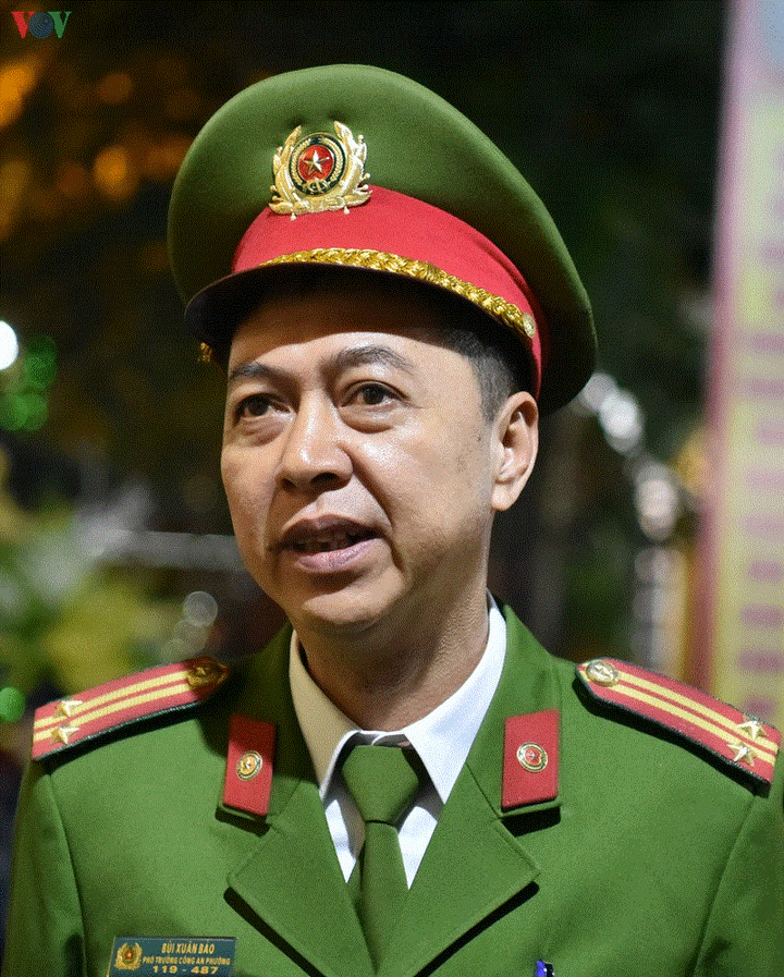 Cầu an đầu năm: Dân không ngồi lòng đường, đeo khẩu trang phòng corona - 15