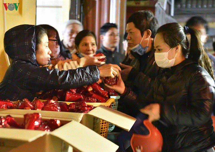 Cầu an đầu năm: Dân không ngồi lòng đường, đeo khẩu trang phòng corona - 17