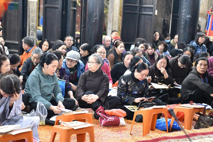 Cầu an đầu năm: Dân không ngồi lòng đường, đeo khẩu trang phòng corona - 2