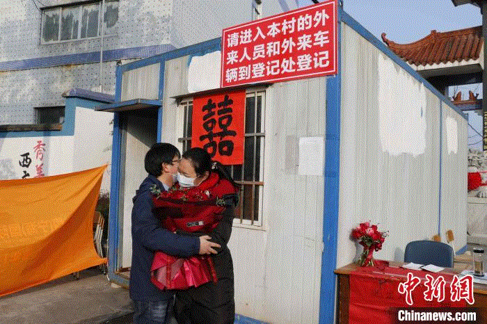 Đám cưới vài chục giây của cán bộ kiểm dịch Trung Quốc - 1