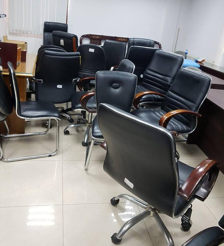 Lĩnh vực 'mua bàn ghế cũ - thanh lý bàn ghế cũ' nở rộ tại Sài Gòn - 1