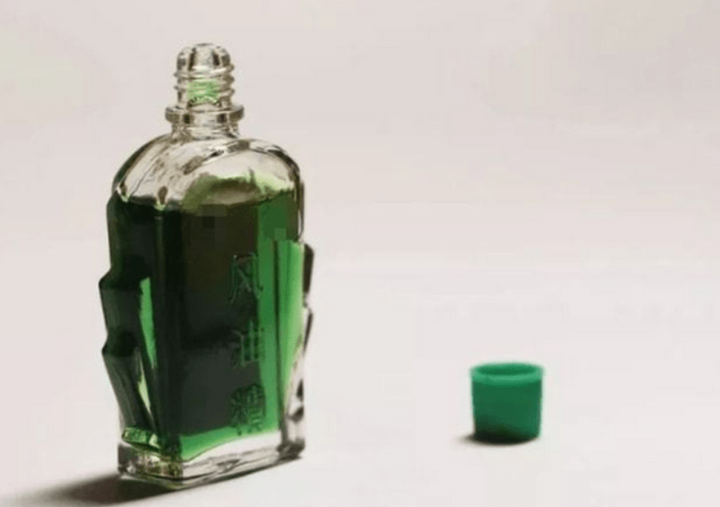 Nhỏ 1 giọt dầu gió vào rốn trước khi đi ngủ được lợi gì?