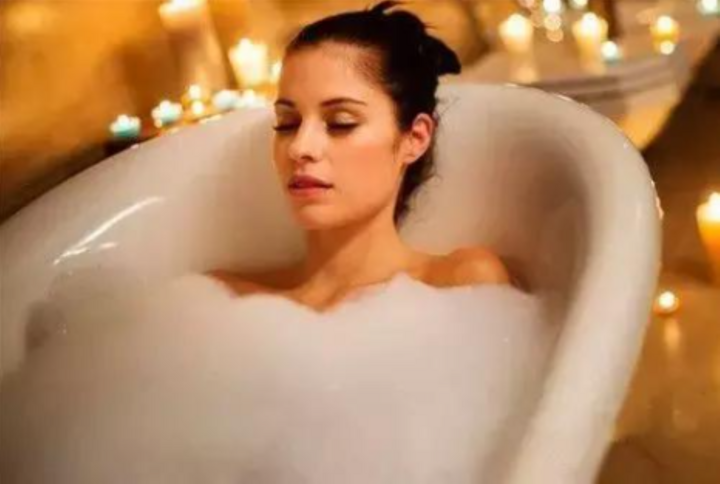 Cách tắm giúp chị em đốt mỡ thừa, giảm cân hiệu quả