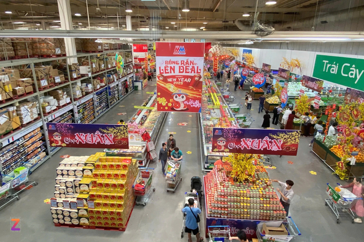 Kẹt xe sát Tết ngày càng trầm trọng, siêu thị lo đứt hàng