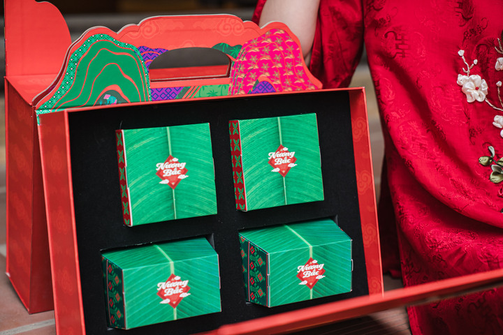 Có gì bên trong hộp quà Tết bánh chưng cao cấp giá tiền triệu?