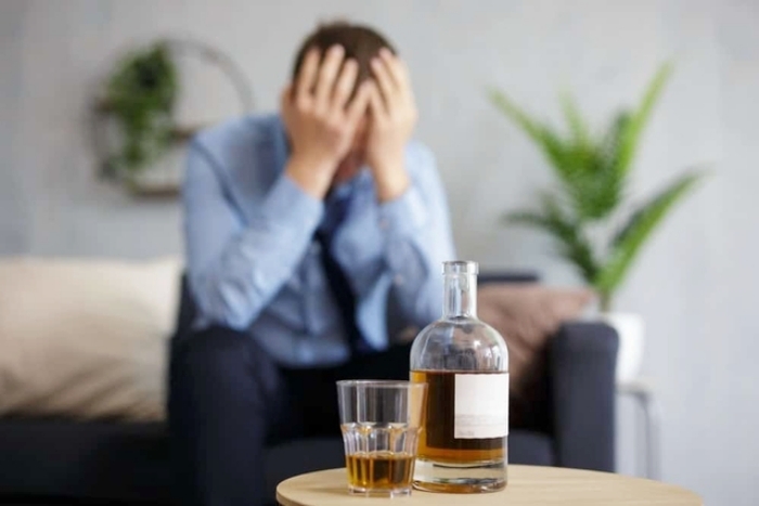 Đau đầu sau uống rượu bia có nên dùng thuốc paracetamol?