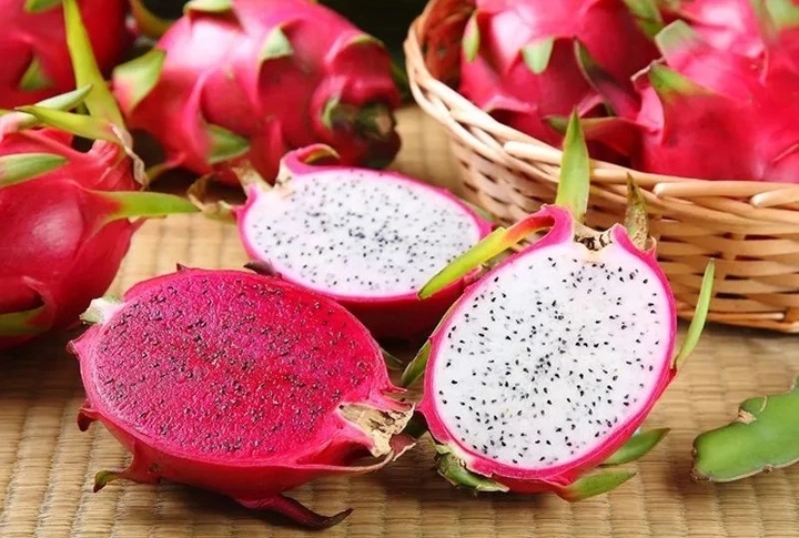 Thanh long ruột trắng hay ruột đỏ tốt hơn?
