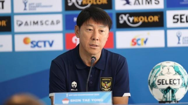 HLV Shin Tae-yong khen ông Troussier giỏi