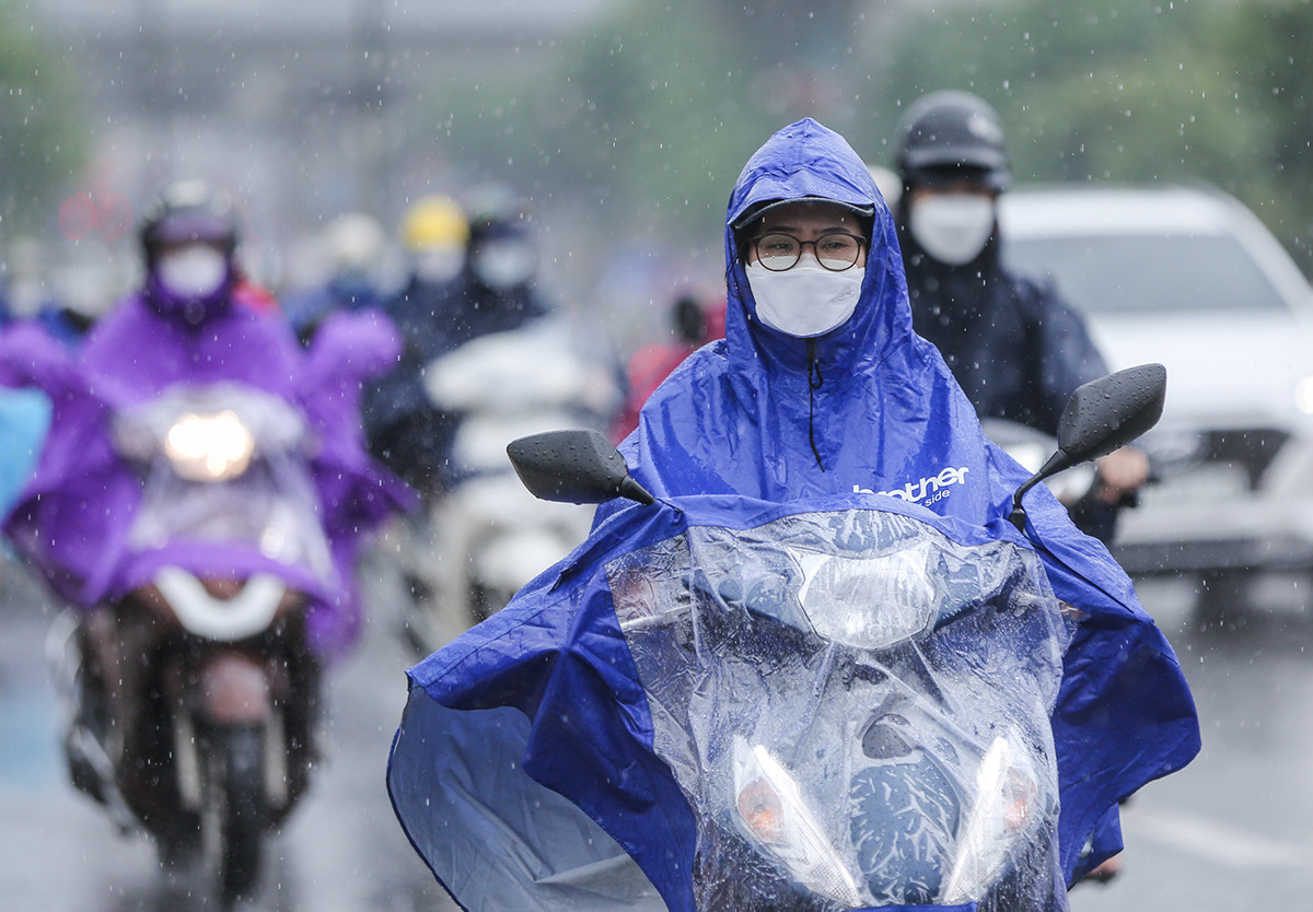 Dự báo thời tiết 10 ngày tới và tình hình mưa lớn ở Bắc Bộ, nắng nóng ở Trung Bộ