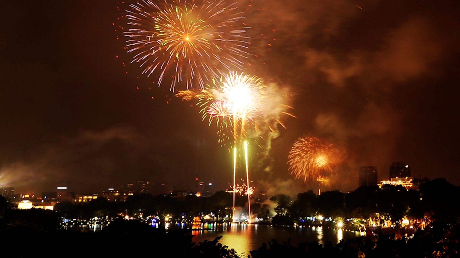 Hà Nội bắn pháo hoa tại 6 điểm dịp 70 năm Giải phóng Thủ đô