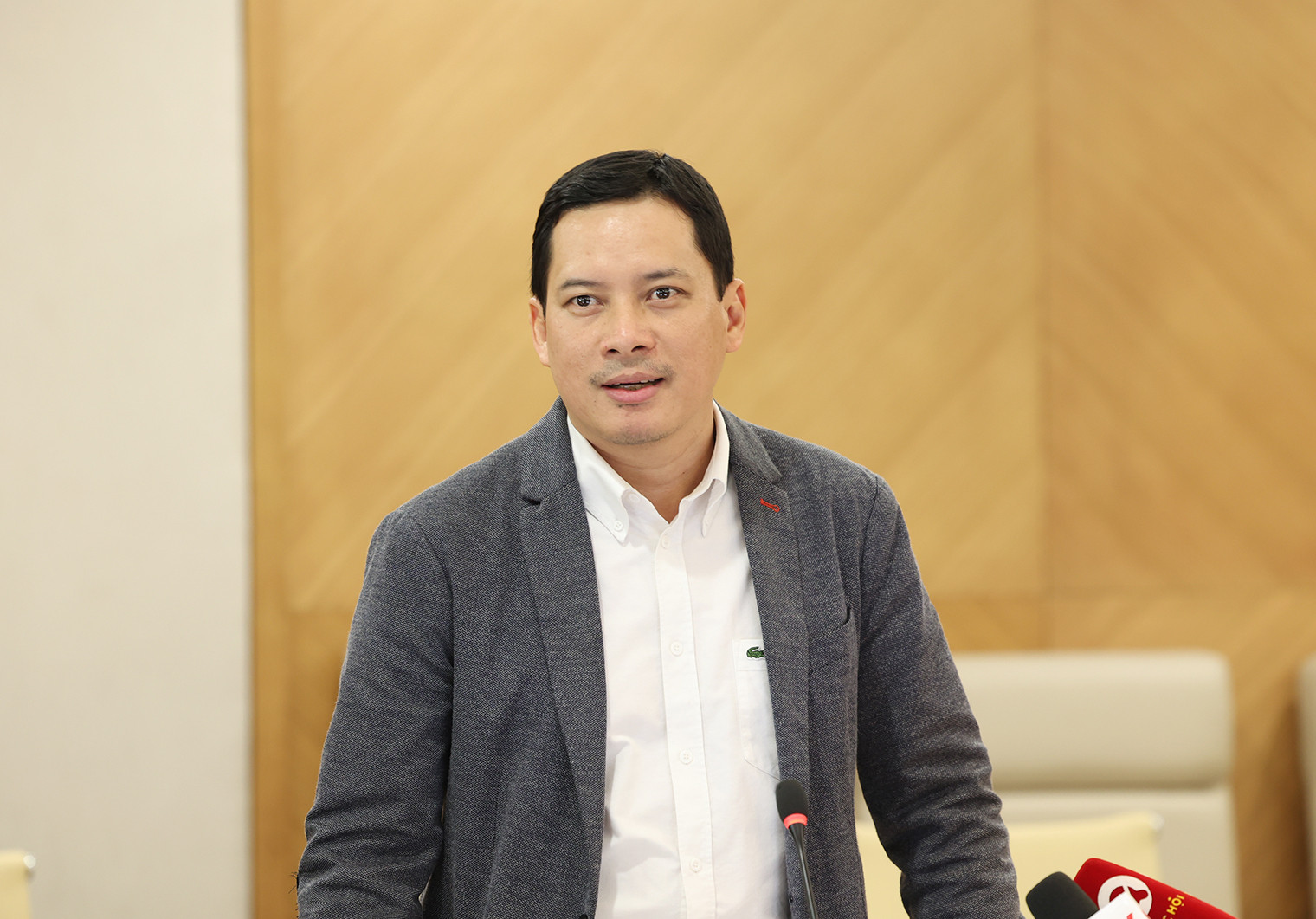 Mức xử phạt người nổi tiếng phát ngôn lệch chuẩn trên mạng không đủ sức răn đe