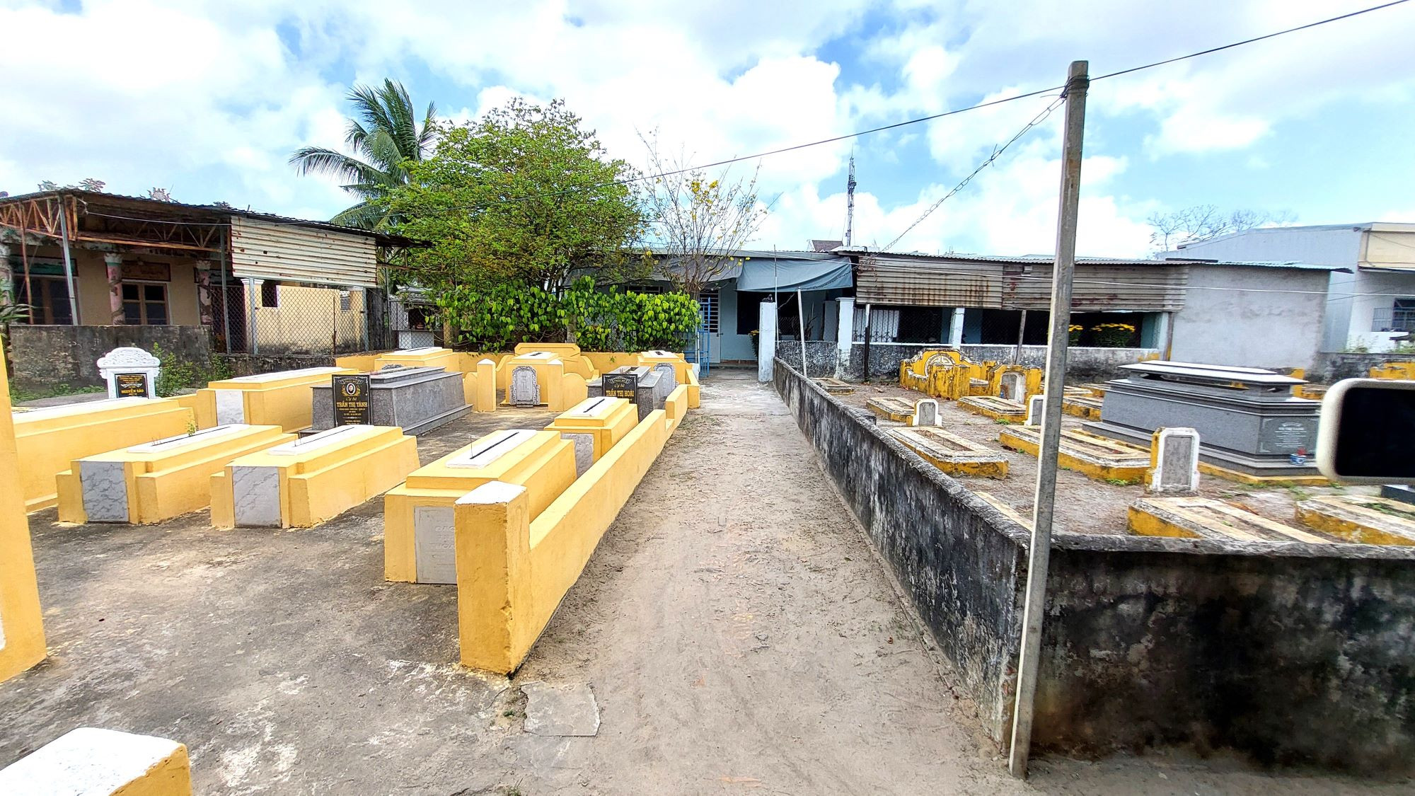 Đà Nẵng sắp di dời hơn 48.000 ngôi mộ xen kẽ trong khu dân cư