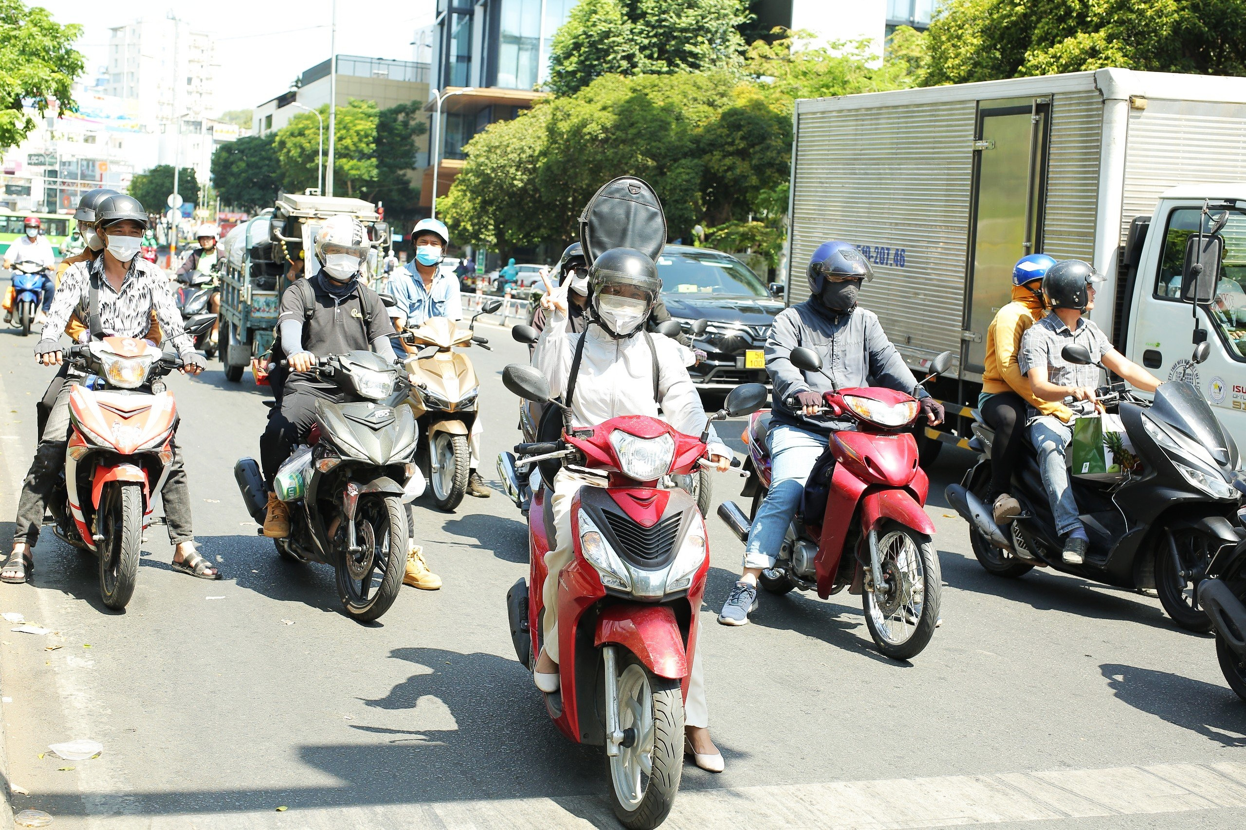 Dự báo thời tiết TP.HCM hôm nay 21/3: Nắng nóng, chỉ số UV 8 -10