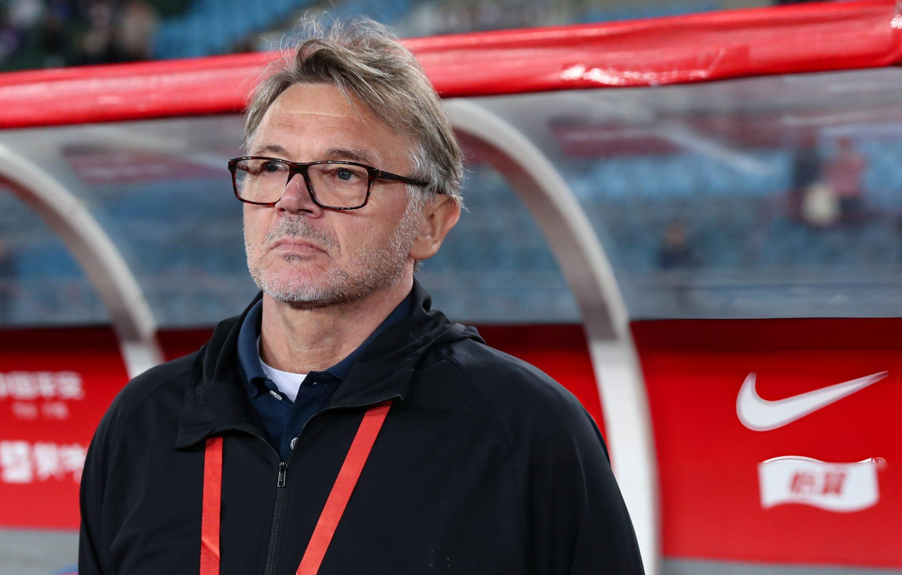 Thua bạc nhược Indonesia, tuyển Việt Nam đang 'chết chìm' với HLV Troussier