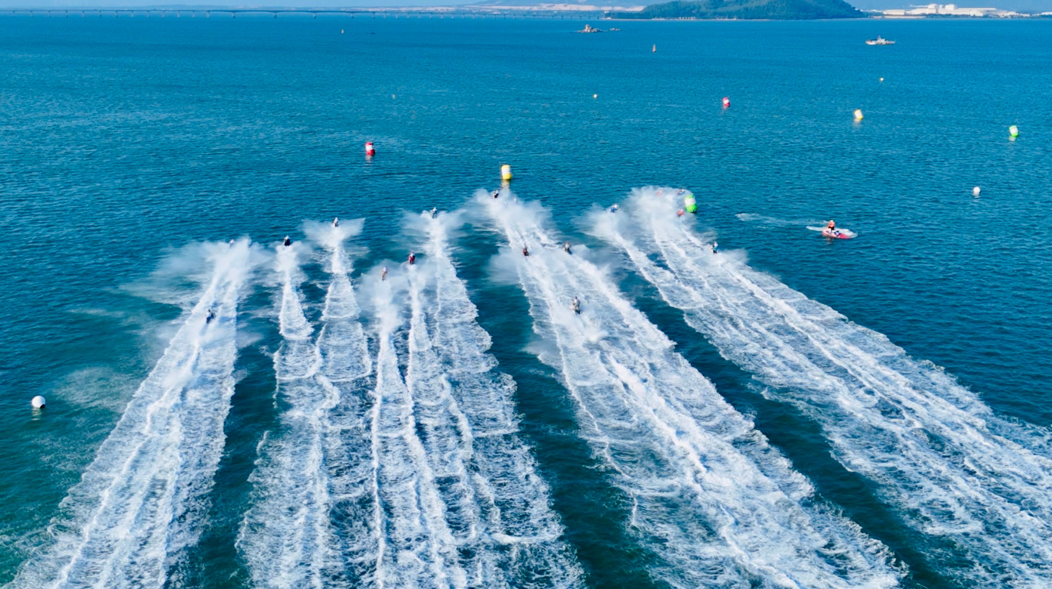 Những hình ảnh tuyệt đẹp từ giải đua mô tô nước thế giới tổ chức ở  Bình Định 