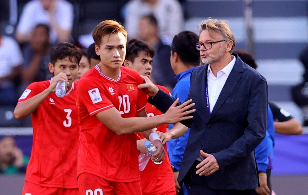 HLV Troussier thất bại, ai dũng cảm ngồi 'ghế nóng' vực dậy tuyển Việt Nam?