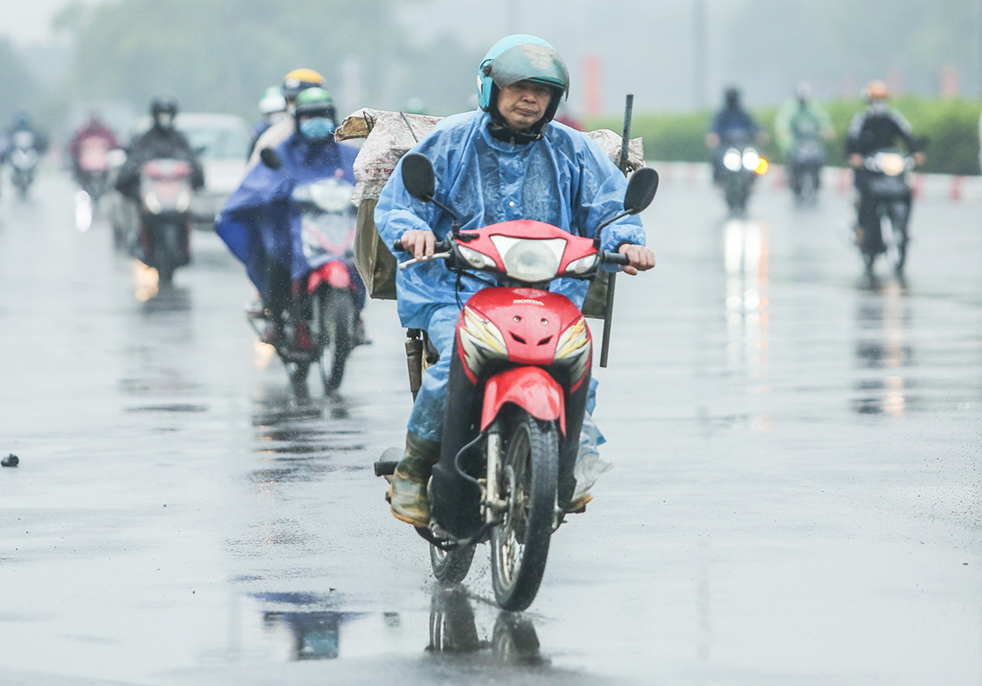 Hôm nay, miền Bắc mưa nhỏ rải rác, nhiệt độ cao nhất có nơi trên 35 độ C