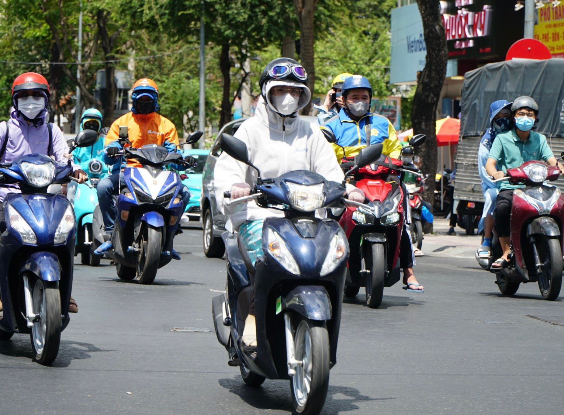 Dự báo thời tiết TP.HCM hôm nay 26/3: Nắng nóng, nhiệt độ cao nhất 36 độ C