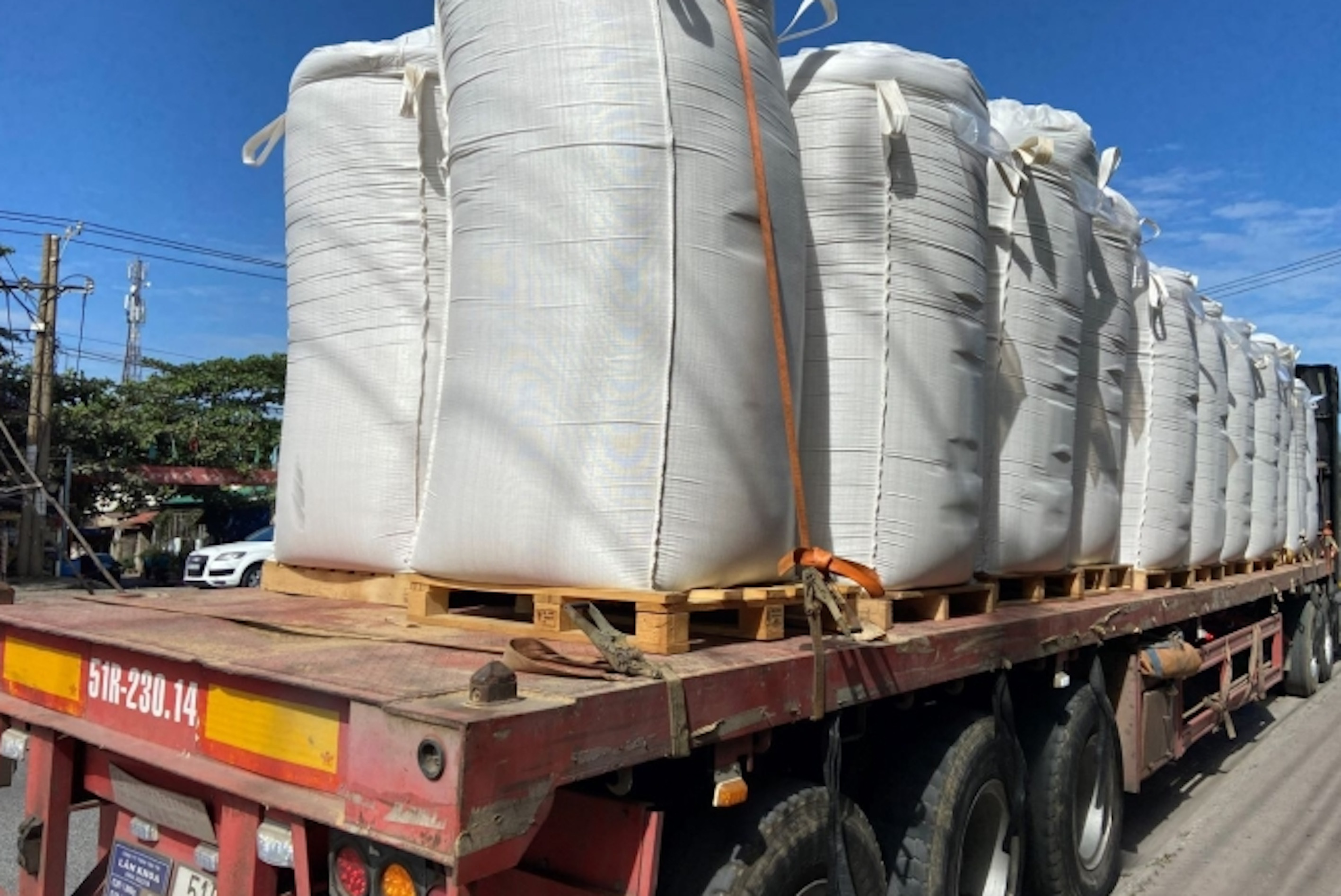 Pháp luật quy định thế nào là chở hàng cồng kềnh? 