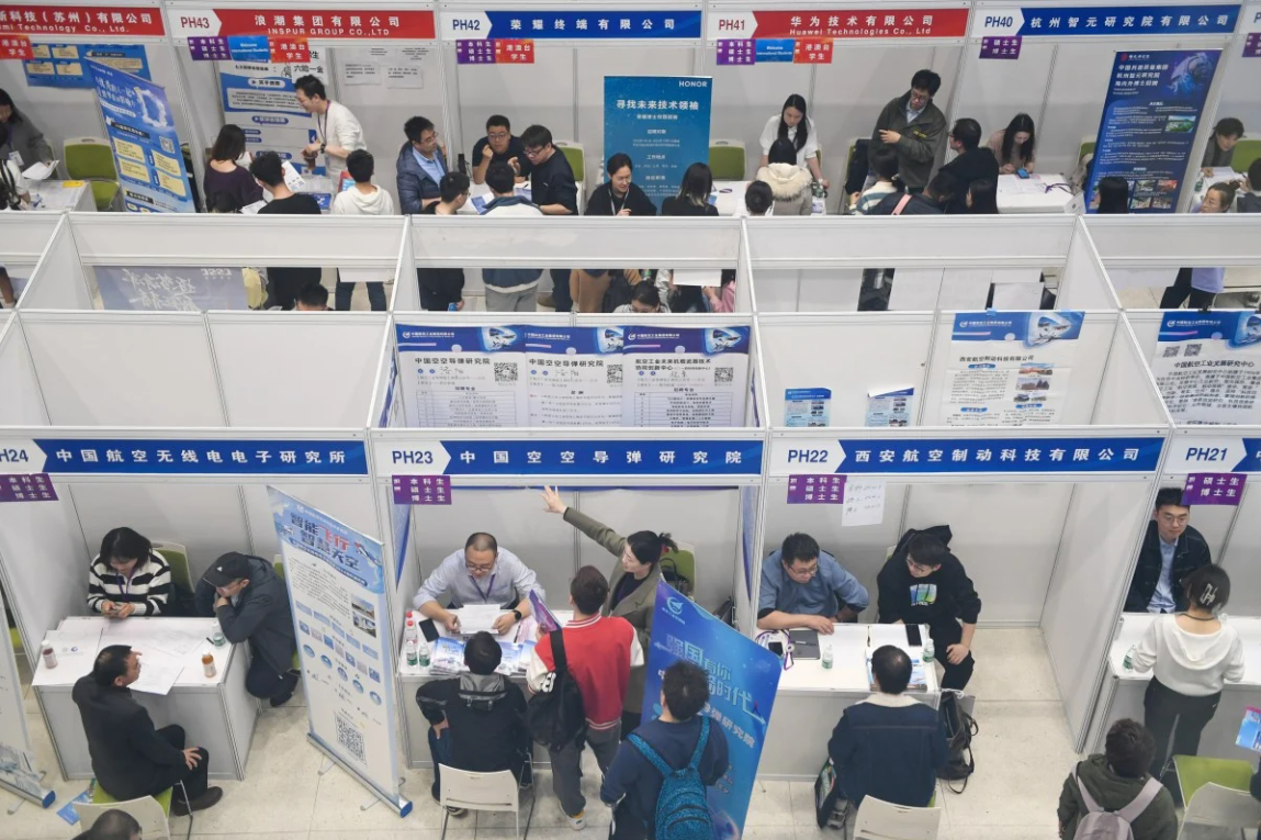 Người tìm việc Trung Quốc 'vỡ mộng', đối mặt với thực tế khắc nghiệt