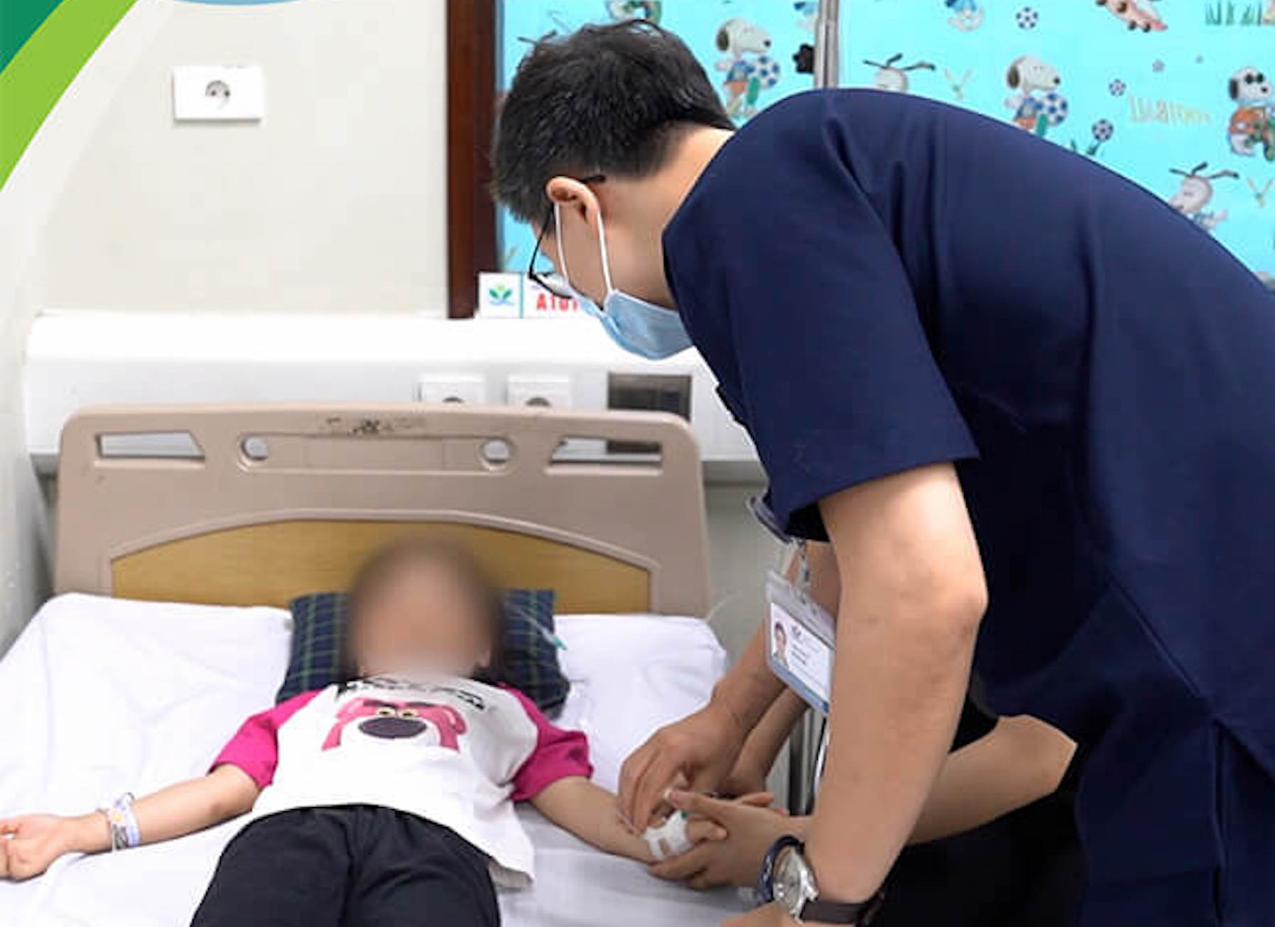 Sức khỏe bé gái 5 tuổi ở Hà Giang bị chó dữ tấn công hiện ra sao?