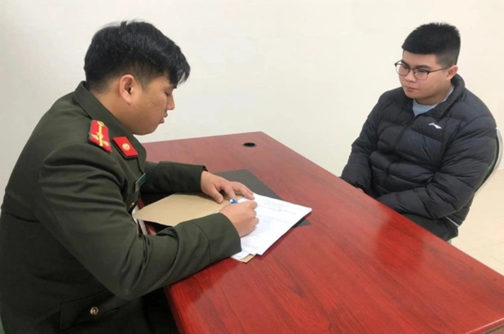 Bắt 14 bị can mạo danh 'Huấn Hoa Hồng' để lừa đảo chiếm đoạt tài sản