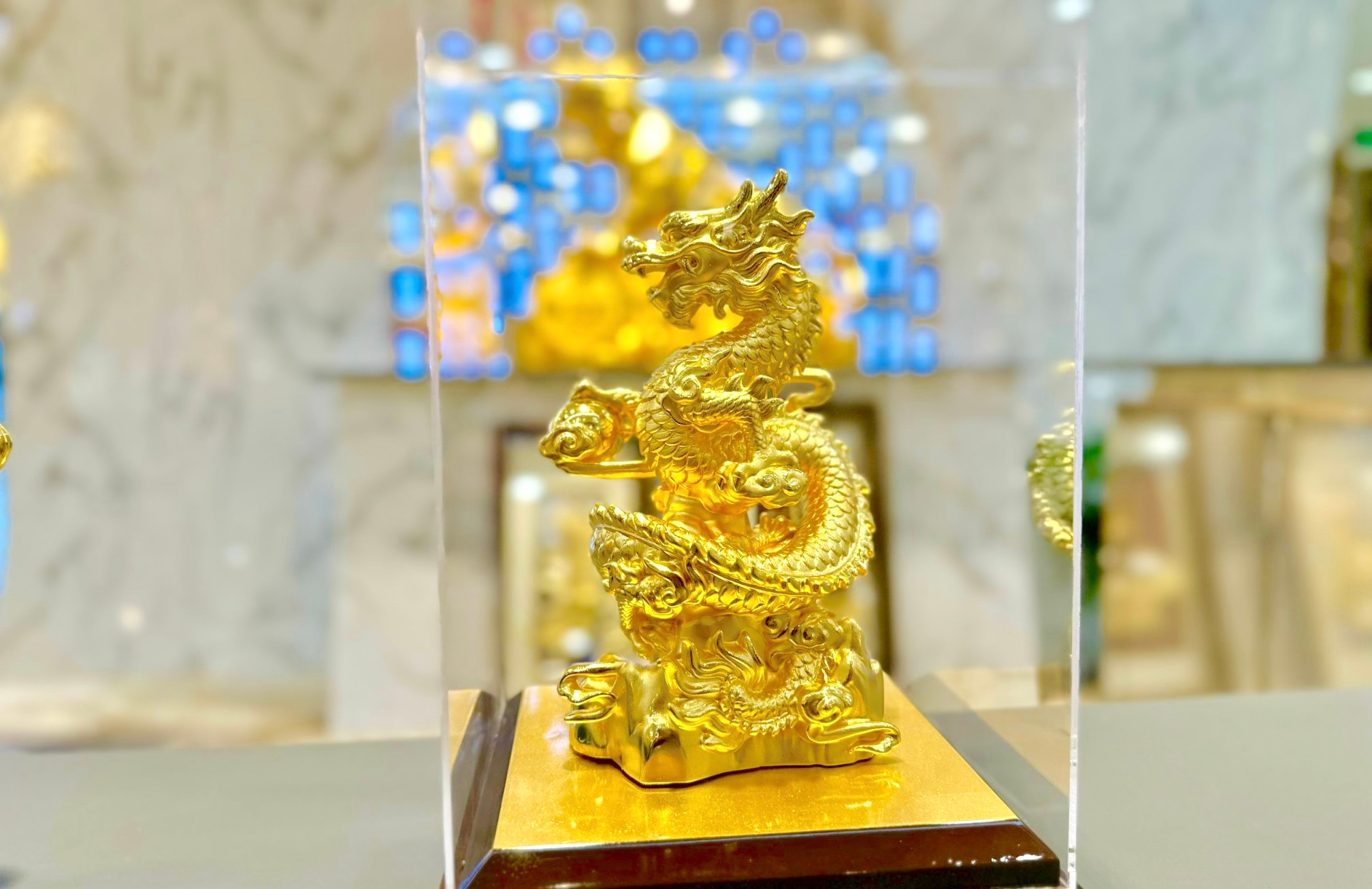 Giá vàng hôm nay 29/3: Vàng thế giới tăng phi mã, cao kỷ lục