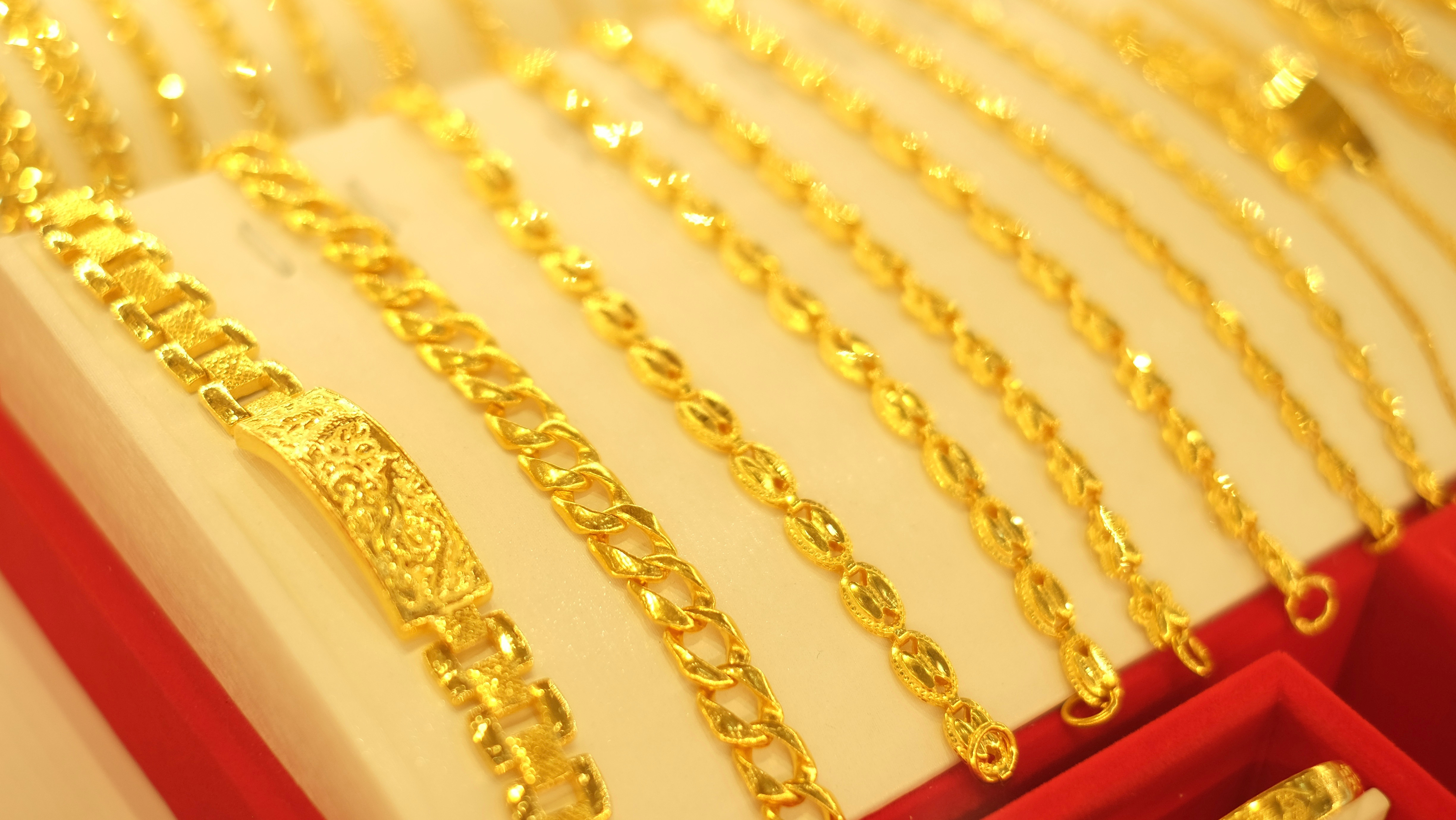 Giá vàng hôm nay 30/3: Thế giới giữ mức cao, trong nước giảm nhẹ