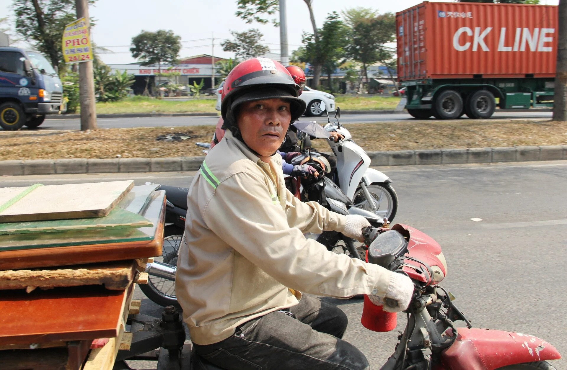 Dự báo thời tiết TP.HCM hôm nay 1/4: Ngày nắng nóng, đêm không mưa