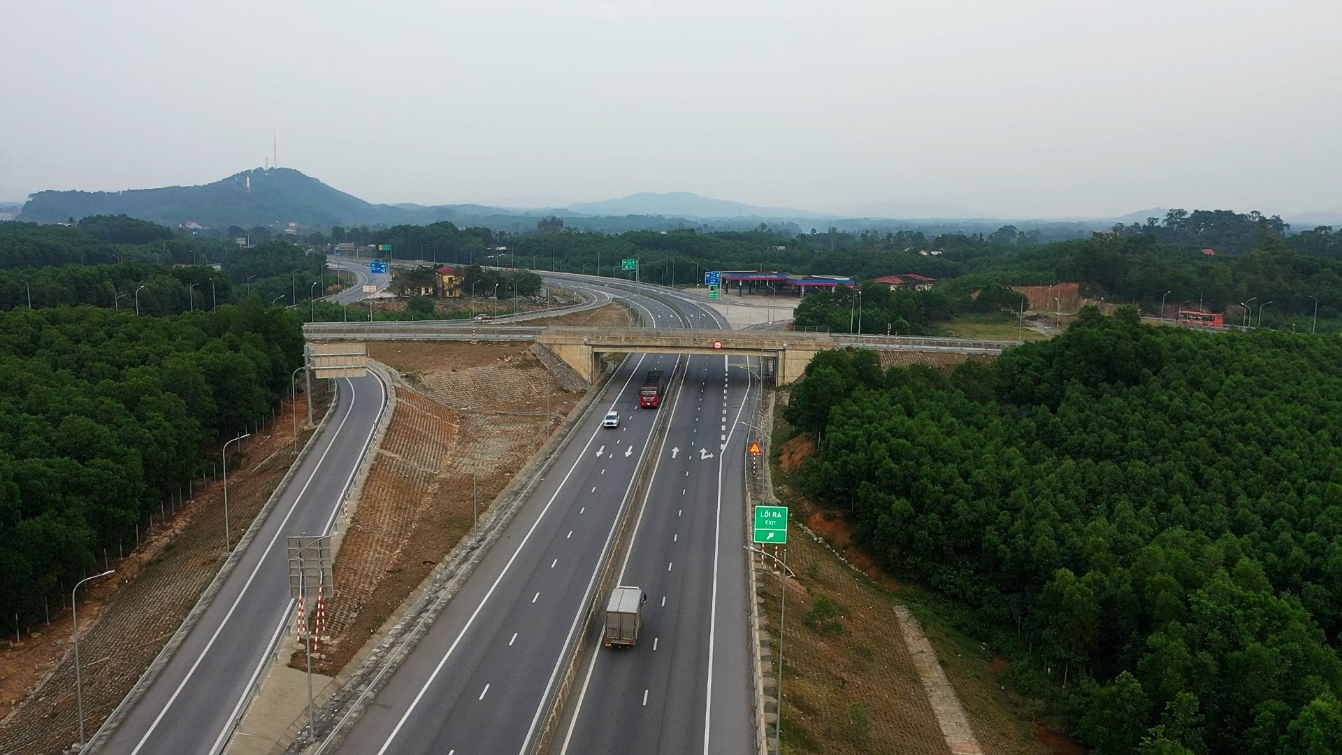 Huế từ chối phương án cấm ô tô hơn 30 chỗ, xe tải nặng vào cao tốc Cam Lộ-La Sơn